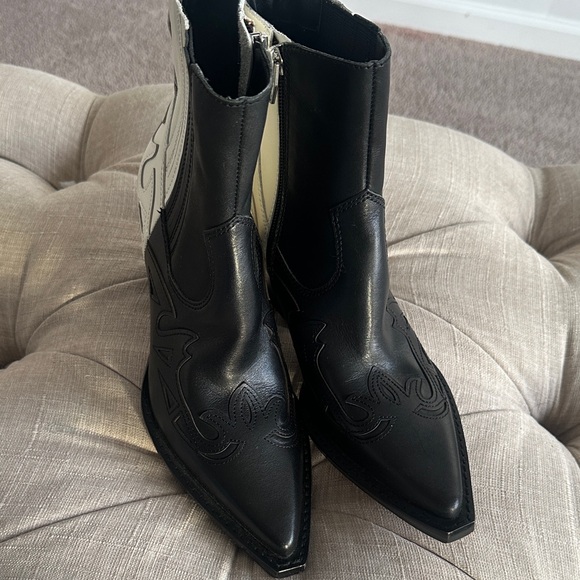 Dolce Vita Two-Tone Ankle Booties - Picture 8 of 11